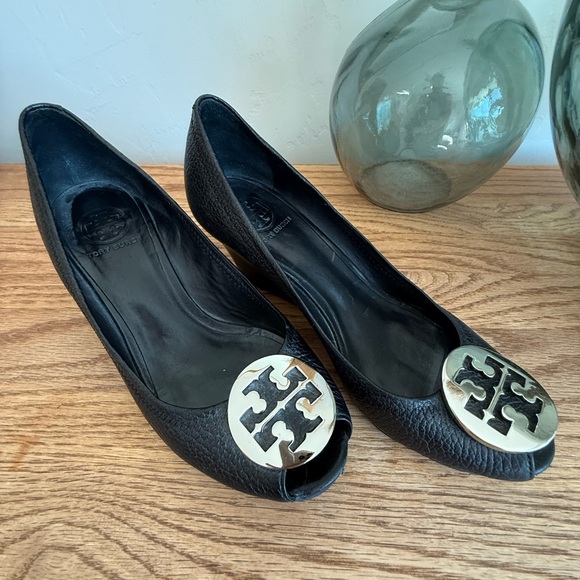 Tory Burch Sally, black leather peep, toe wedge pump size 7 - Picture 8 of 12